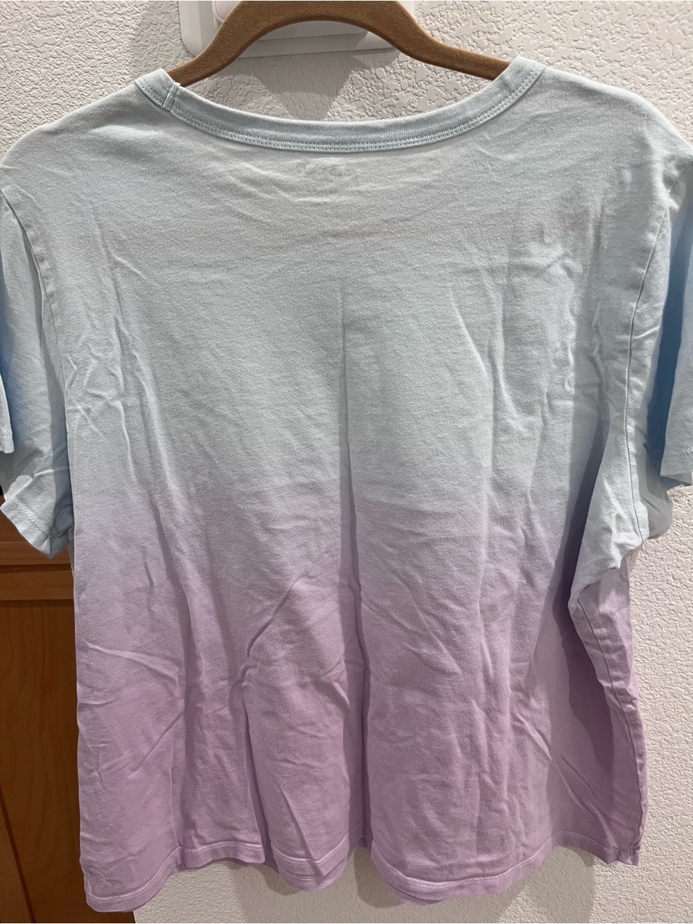 Old Navy Pastel Ombre Tee in Light Blue to Lavender XL - Picture 2 of 2